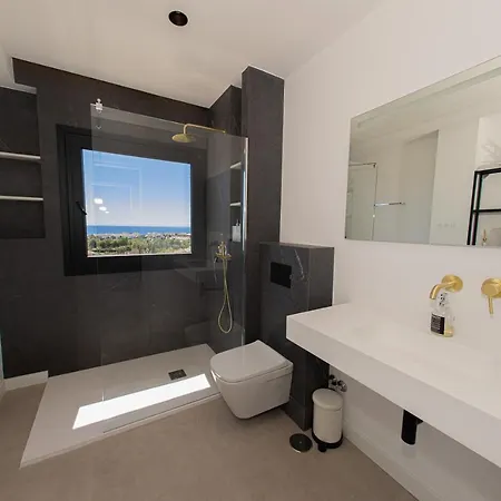Amazing With Stunning Views Apartment