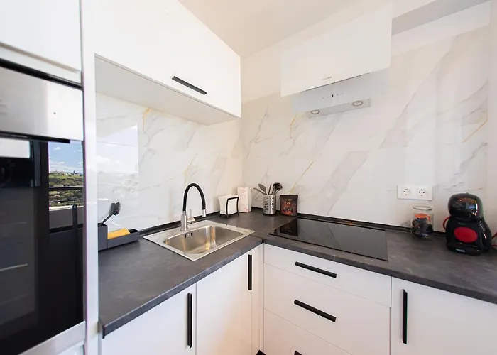 Amazing With Stunning Views Appartamento
